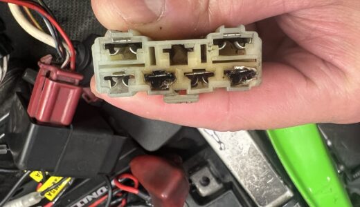 ZX9Rのレギュレータのカプラー探しています